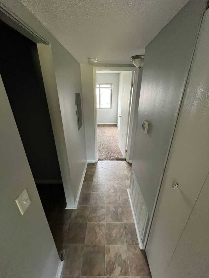 210 S Ivy Ln - Photo 4 of 7