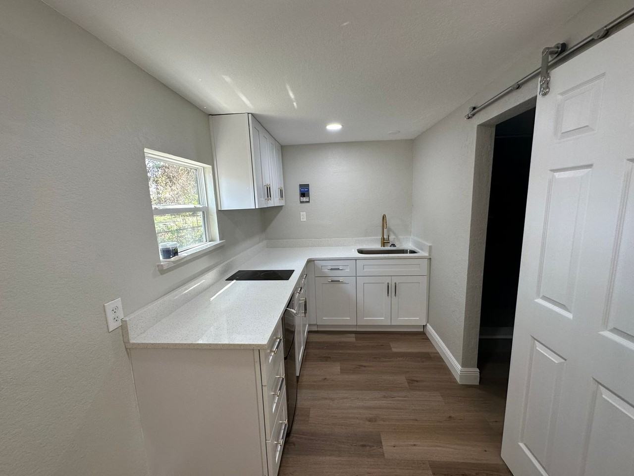 1704 1/2 E Elm Rd - Photo 2 of 9