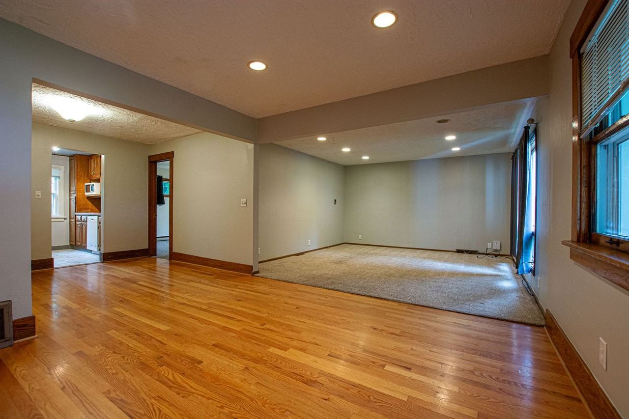 1915 S 55th St - Photo 2 of 11