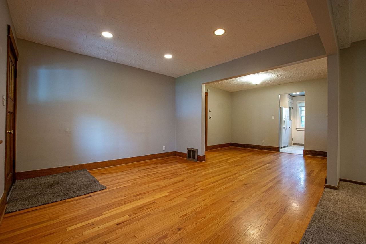 1915 S 55th St - Photo 3 of 11