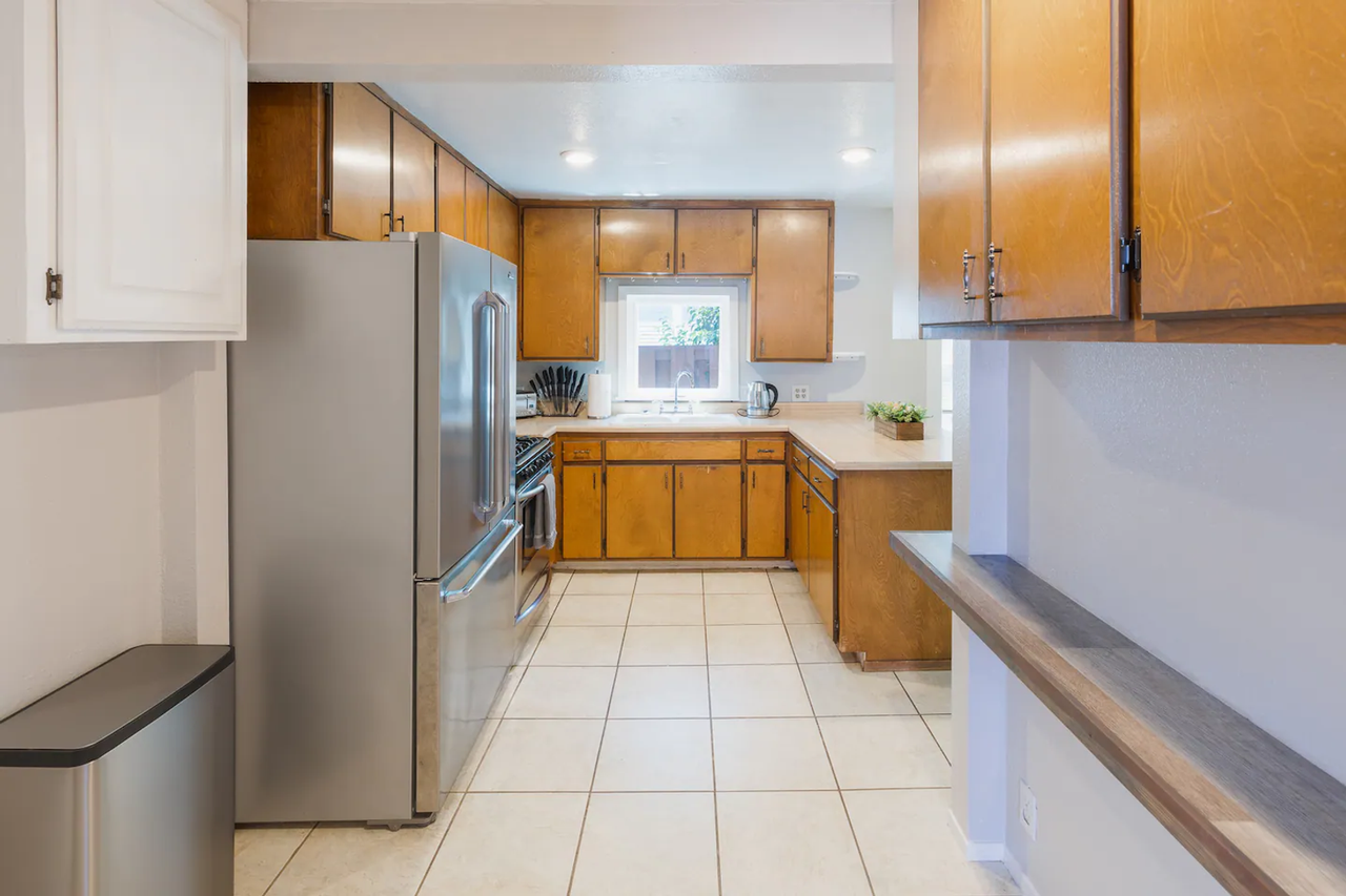 3909 Y St - Photo 2 of 11