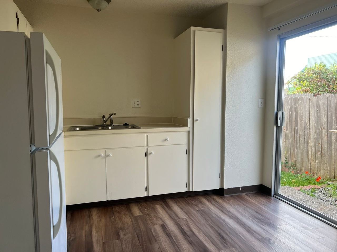 1580 H St - Photo 4 of 8