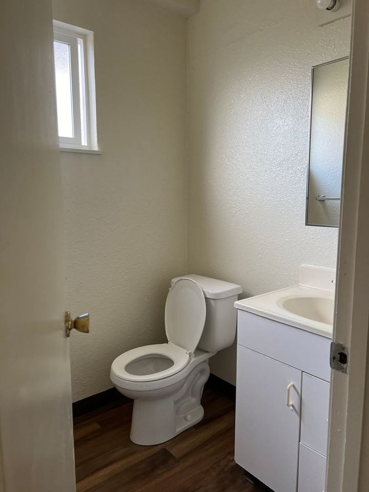 1580 H St - Photo 5 of 8