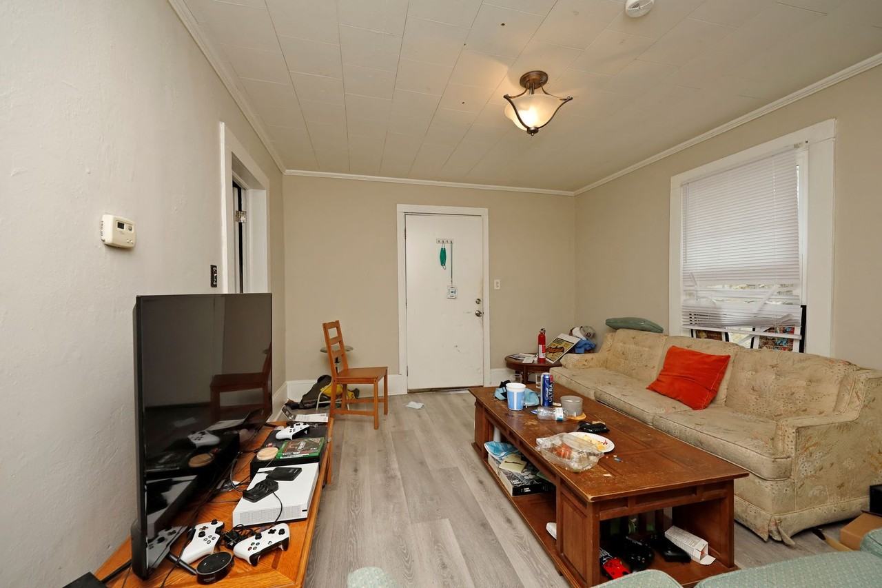 405 Mcdade St - Photo 5 of 10