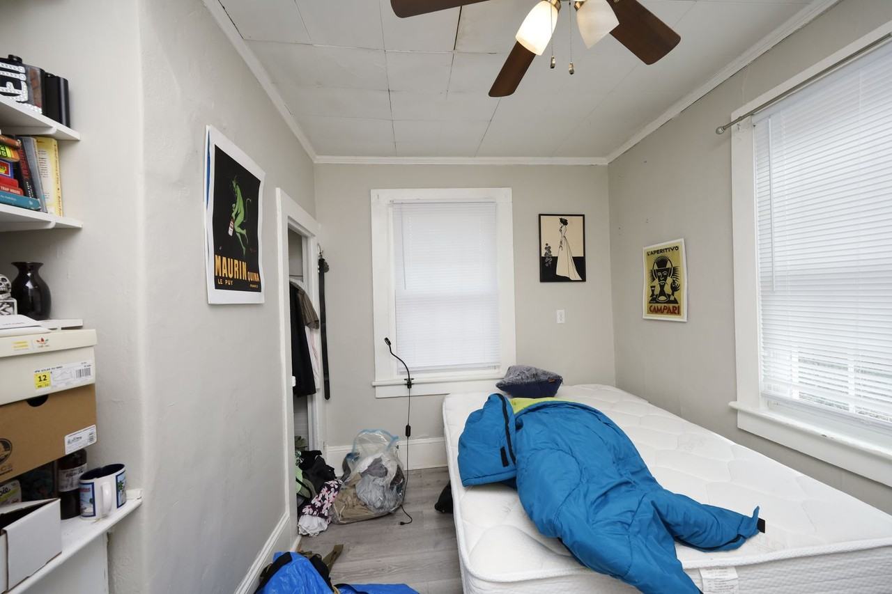 405 Mcdade St - Photo 6 of 10