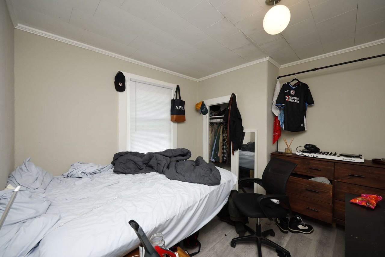 405 Mcdade St - Photo 7 of 10