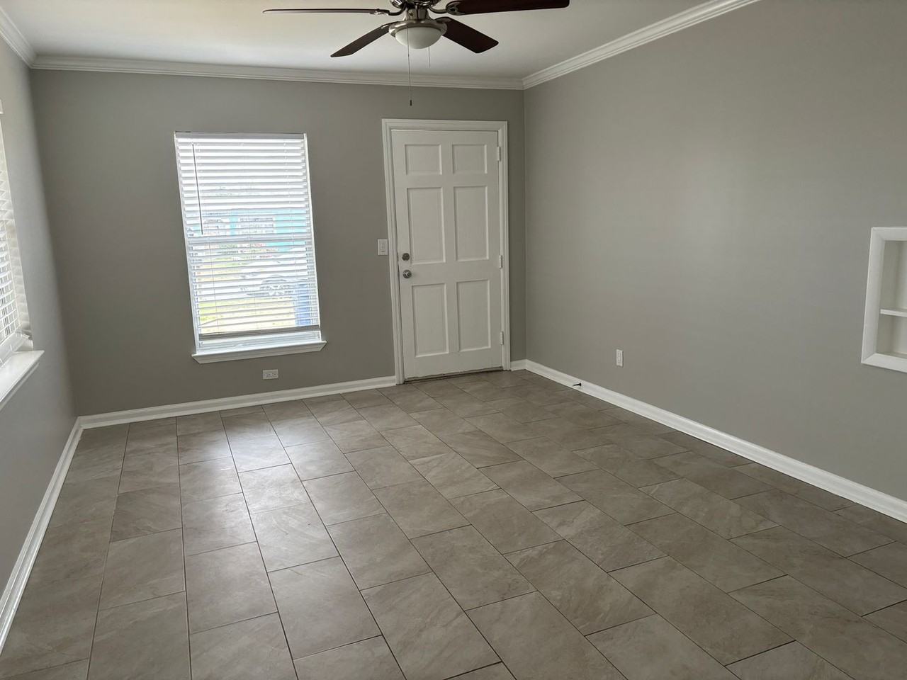 1905 Hickory Ave - Photo 2 of 12