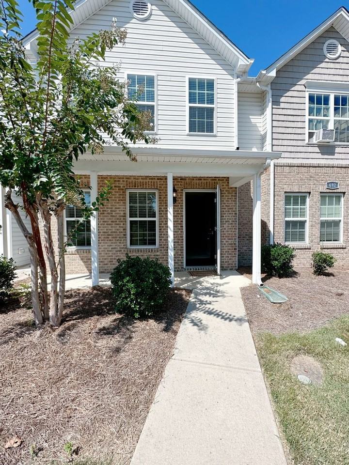 688 Cairn Cir - Photo 3 of 34