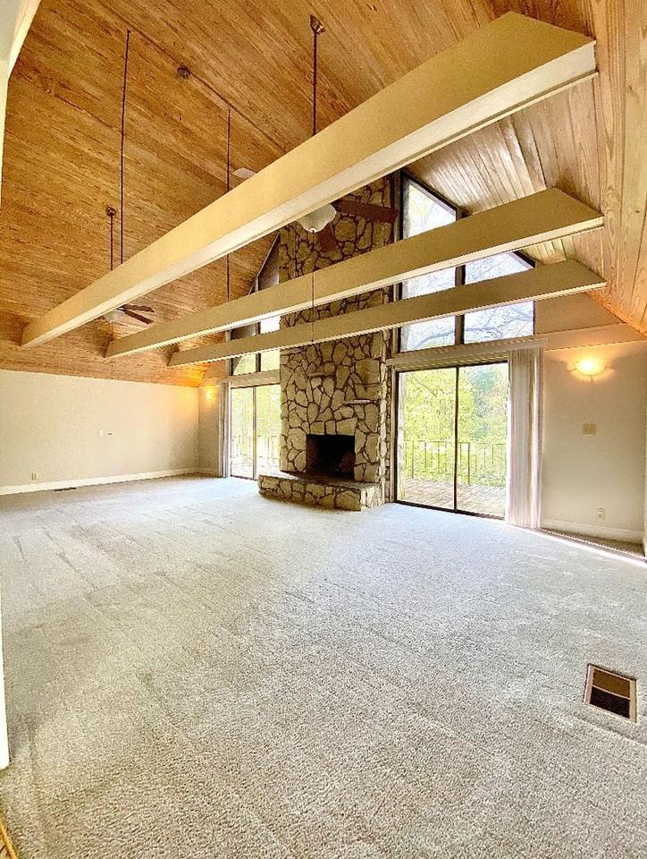 682 County Road 811 - Photo 2 of 31