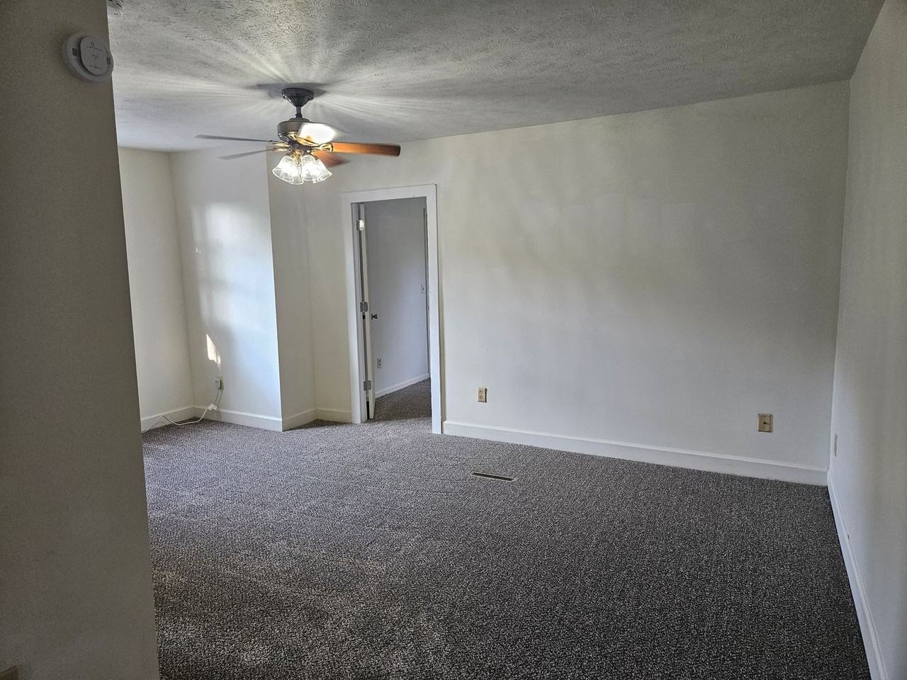 1205 N Roosevelt Ave - Photo 3 of 5