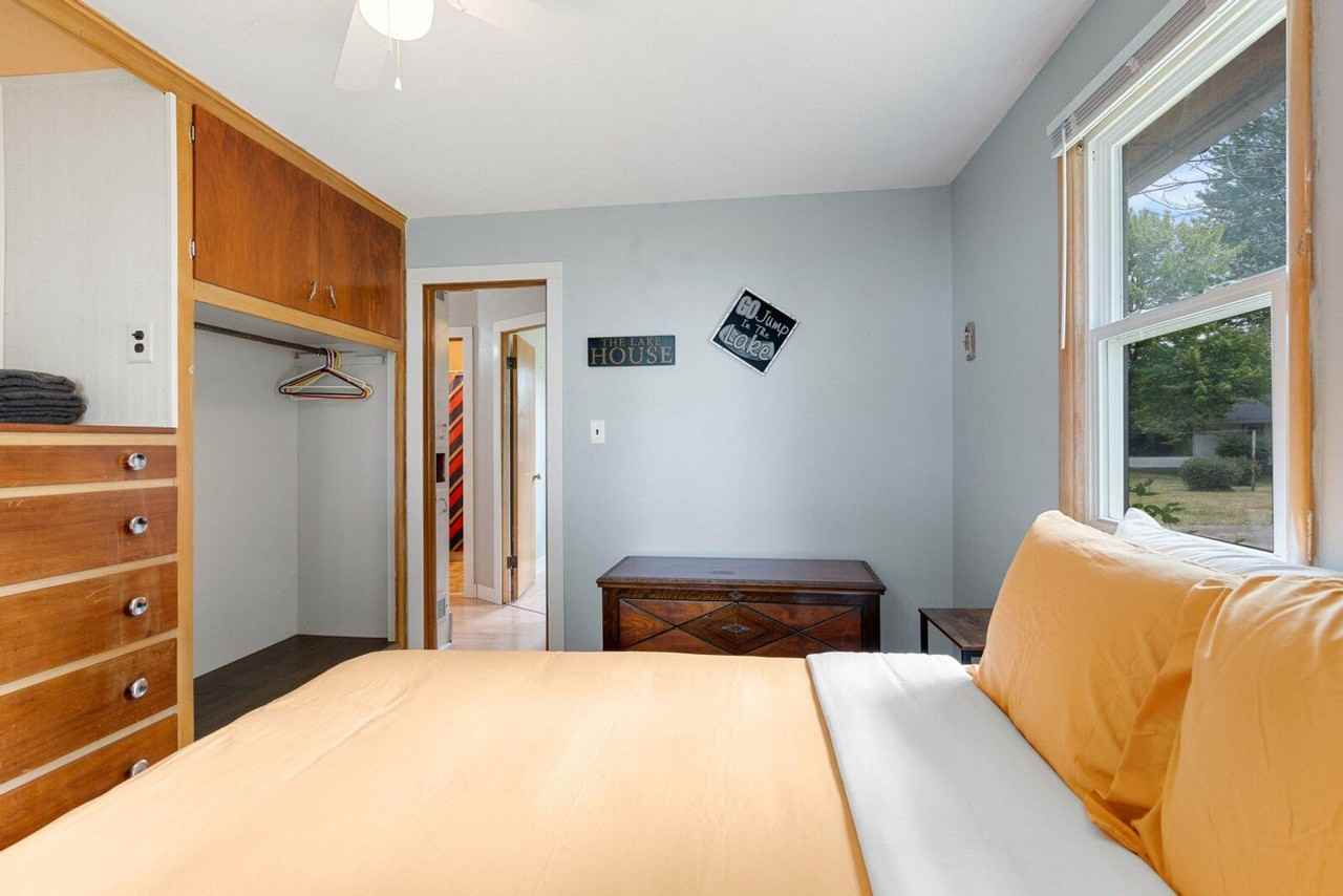 5284 Samers Bay Rd - Photo 3 of 22