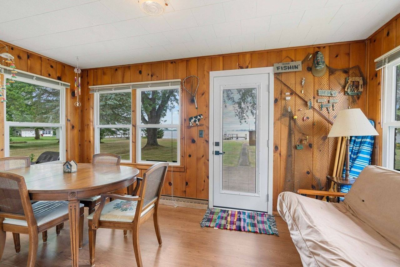 5284 Samers Bay Rd - Photo 4 of 22