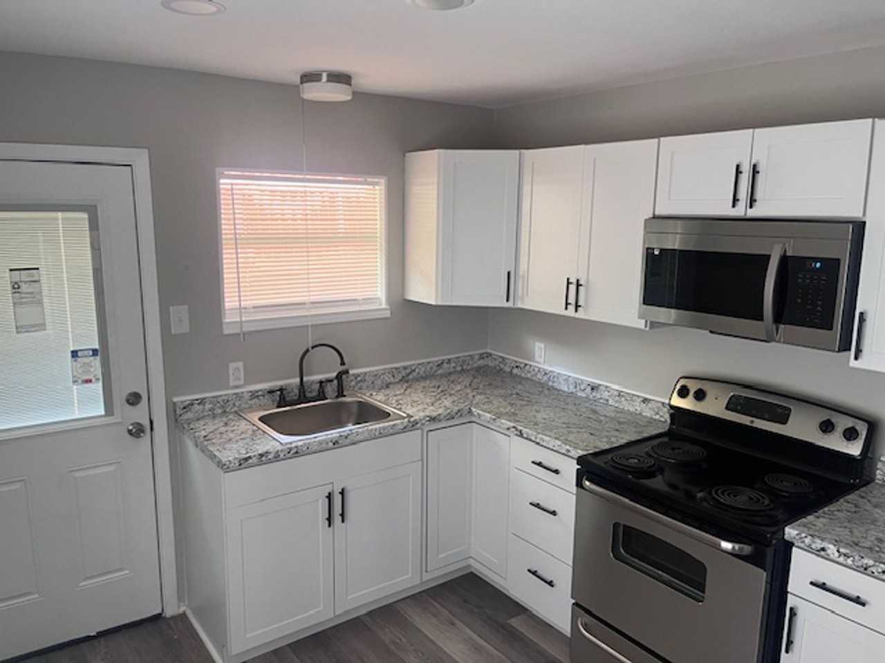 315/317 S. Loving Ave. - Photo 2 of 8