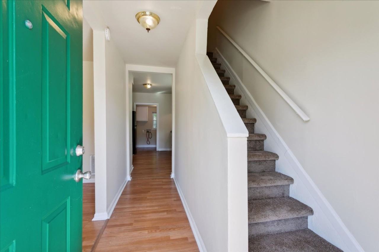 715 18th St - Photo 3 of 25