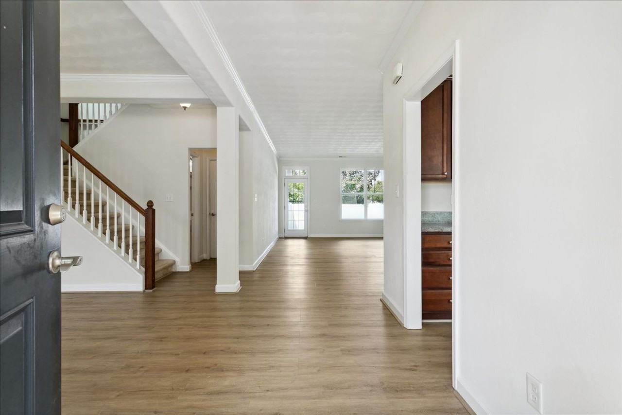 1665 Briarfield Rd - Photo 3 of 26