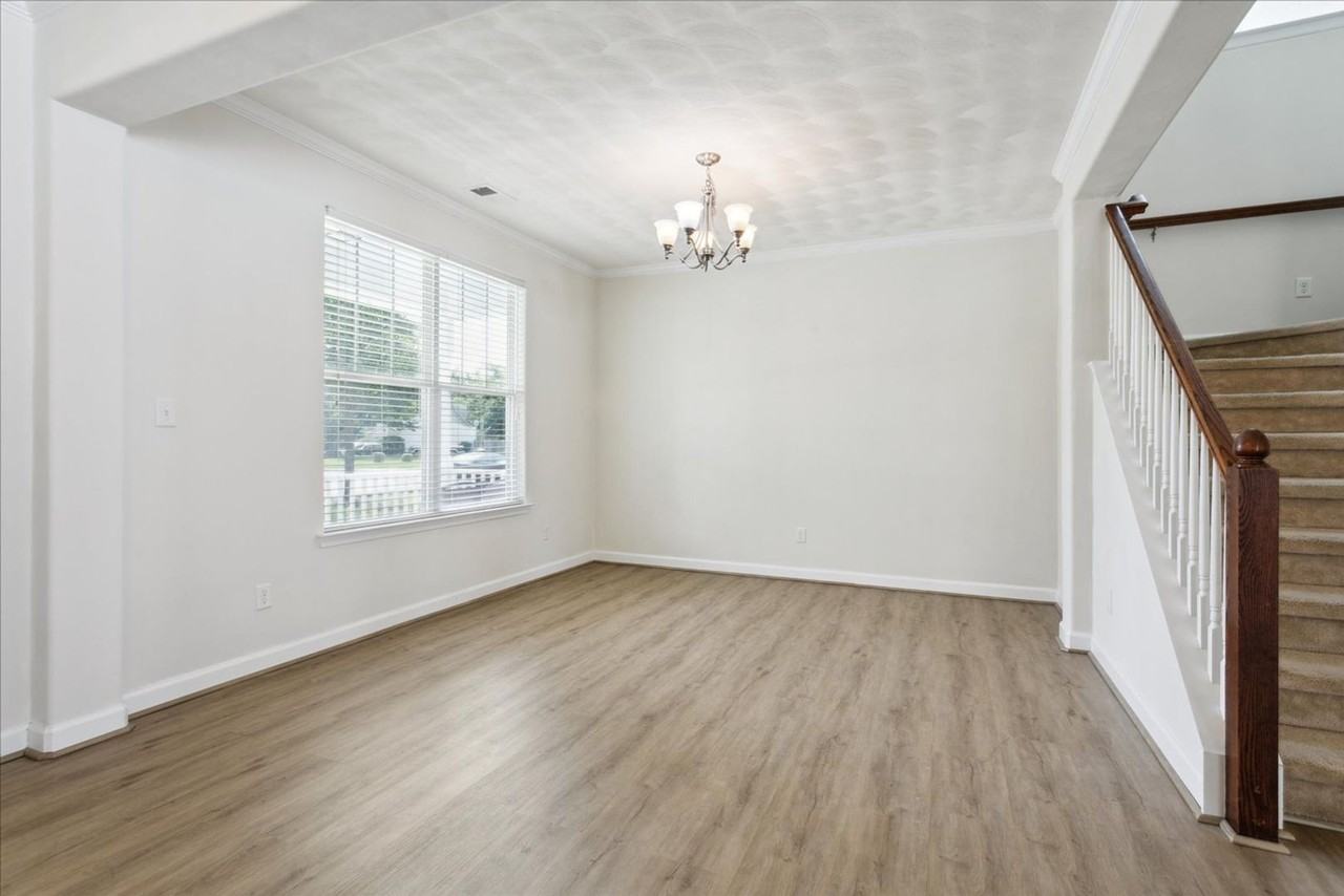 1665 Briarfield Rd - Photo 4 of 26