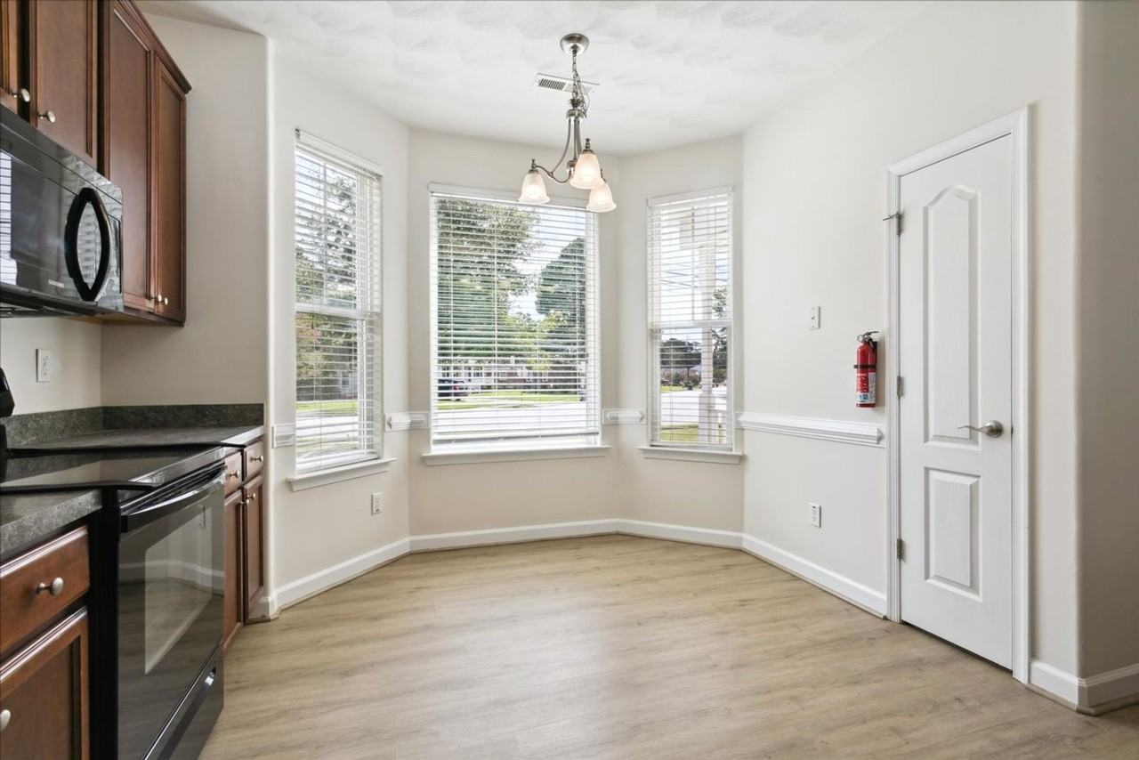 1665 Briarfield Rd - Photo 6 of 26