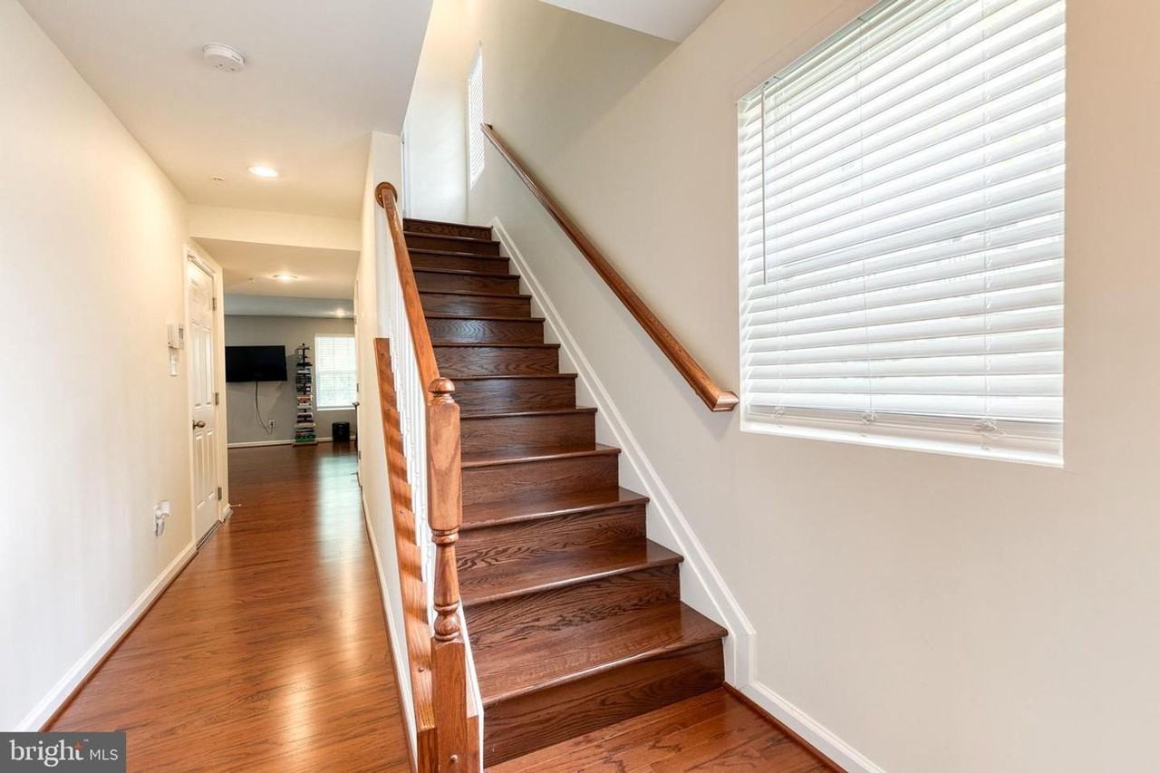 513 Bluffton Dr - Photo 3 of 31
