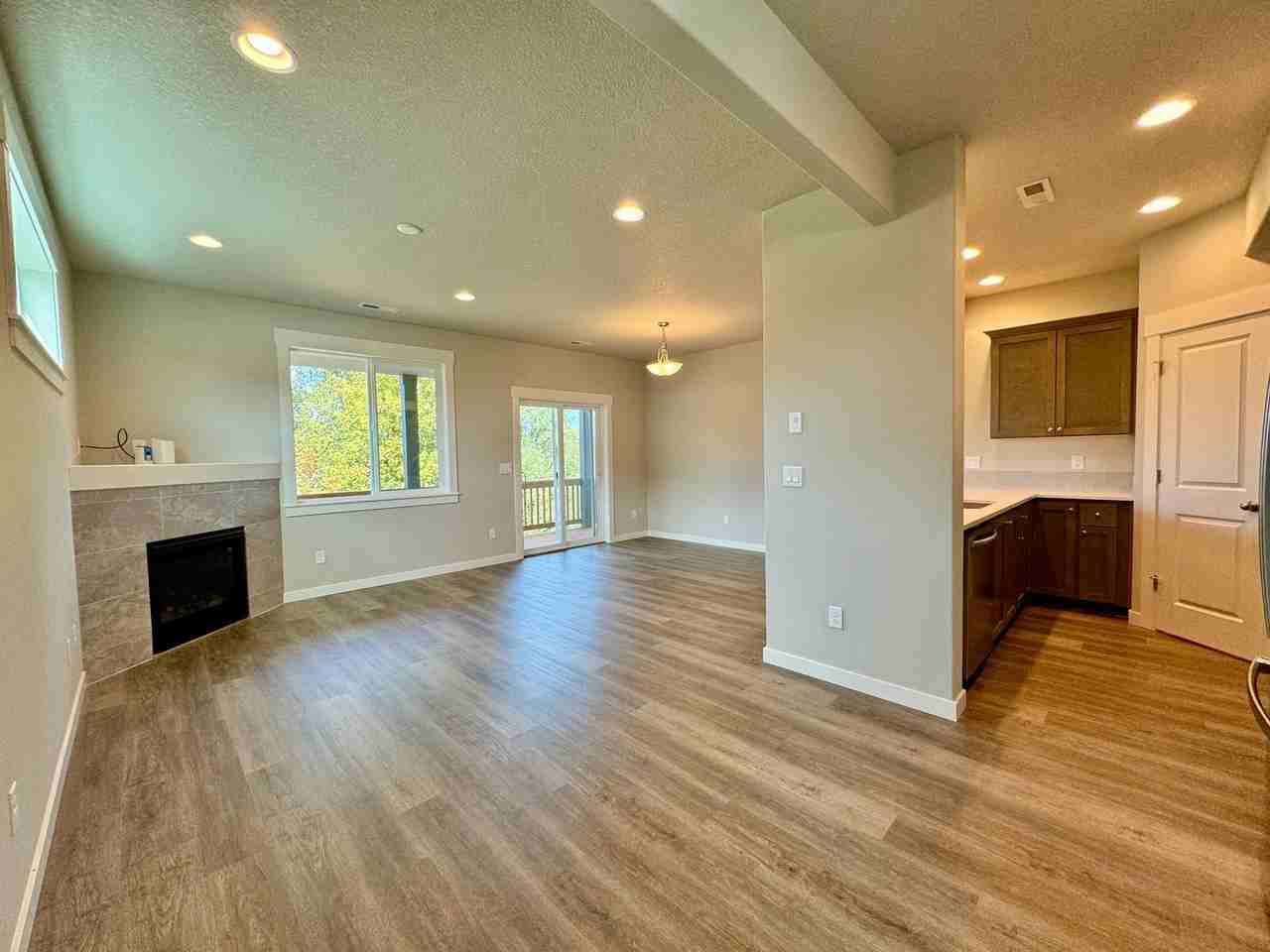 7030 N Montgomery Way - Photo 5 of 37