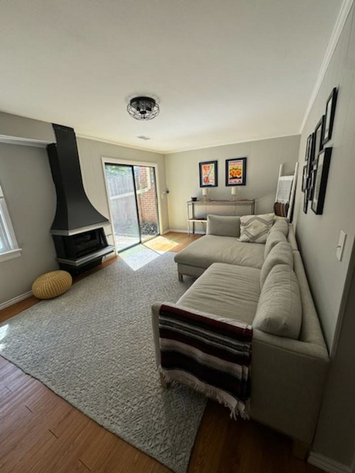 204 Huntington Ln - Photo 4 of 12