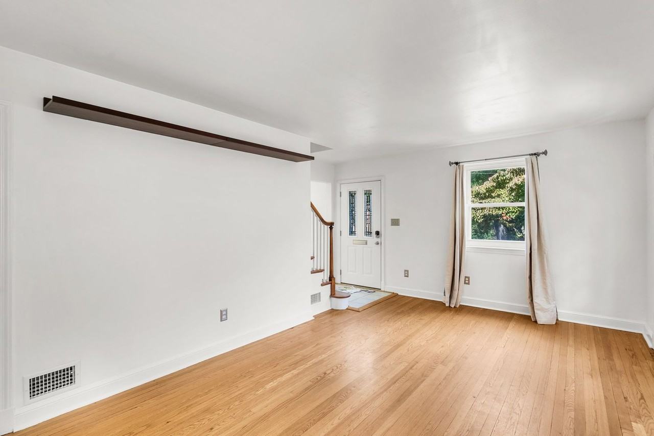 10023 Tenbrook Dr - Photo 2 of 28