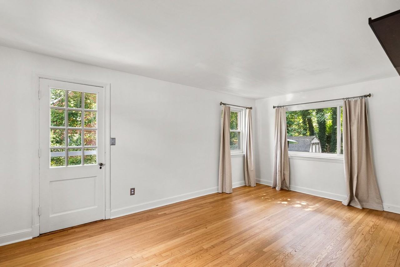 10023 Tenbrook Dr - Photo 3 of 28