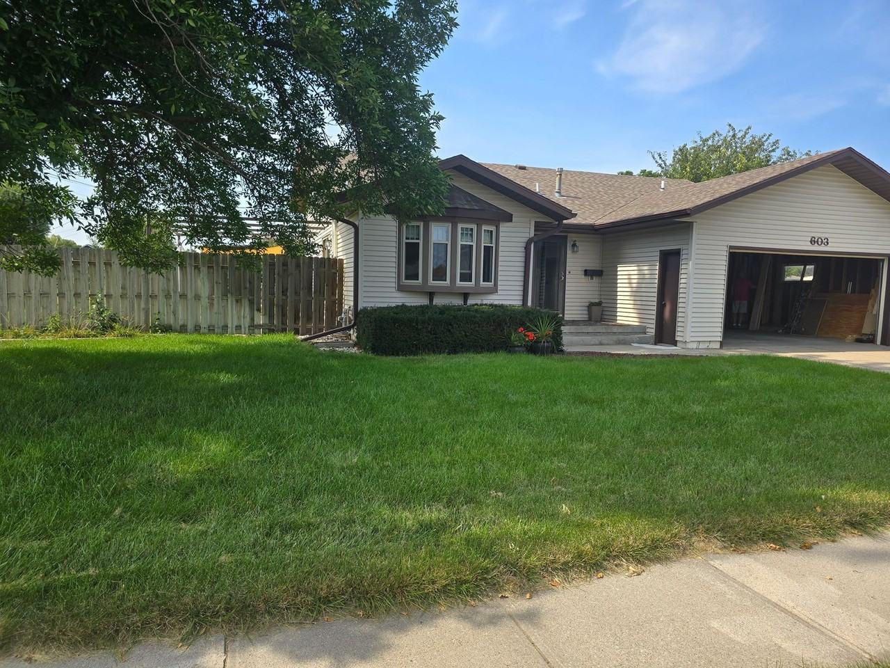 603 N Boxelder St - Photo 3 of 14