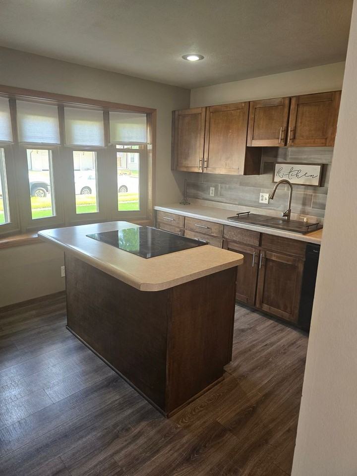 603 N Boxelder St - Photo 2 of 14