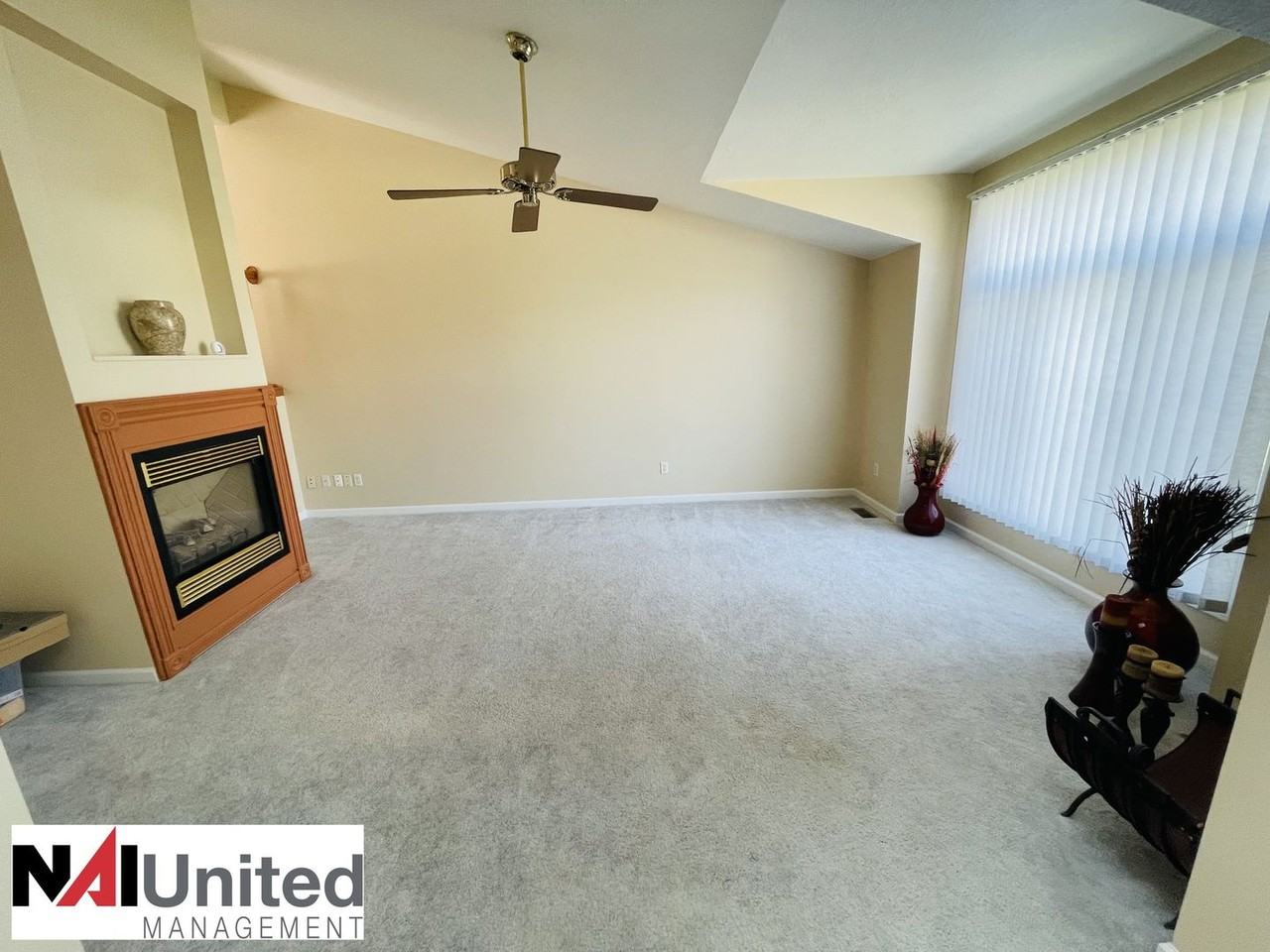 8 Martha St - Photo 3 of 10