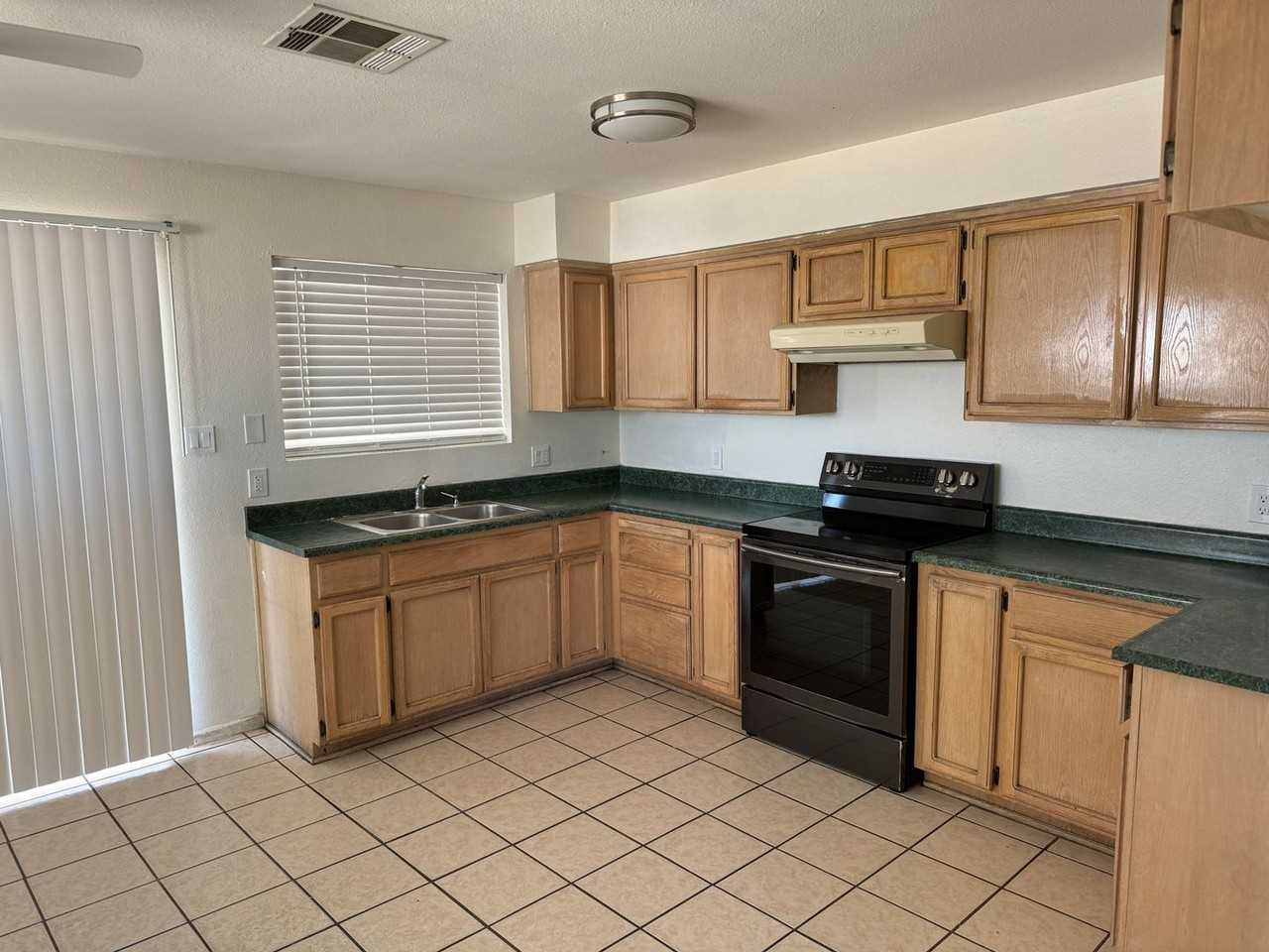 1341 E Kennedy Ln - Photo 3 of 14