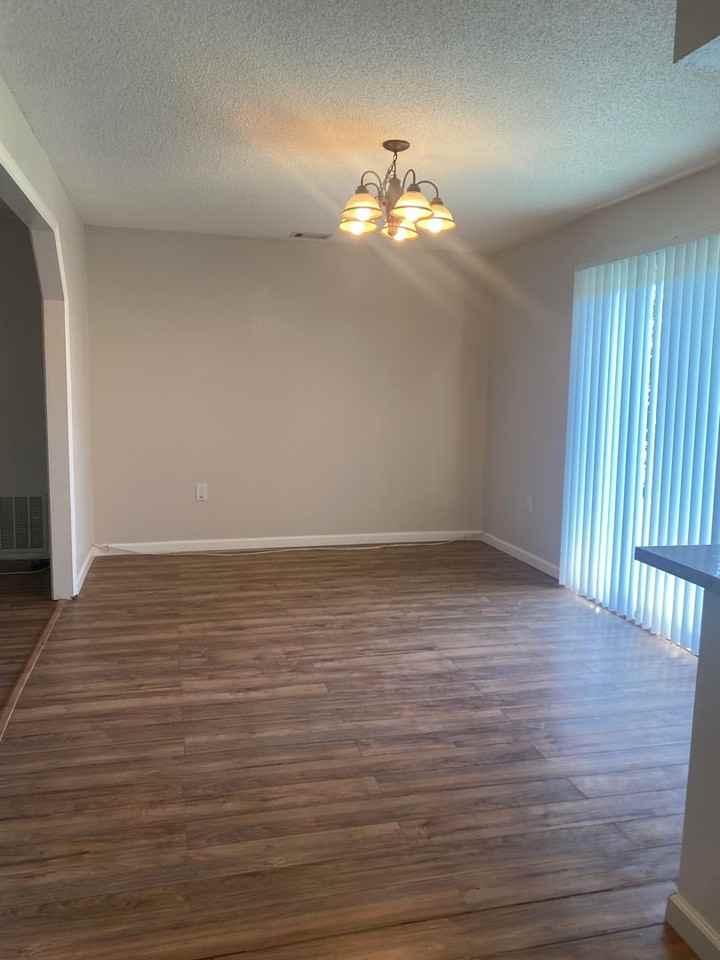 186 Lassen Cir - Photo 7 of 9