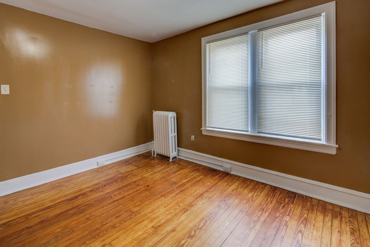 2411 N Pine St - Photo 2 of 10