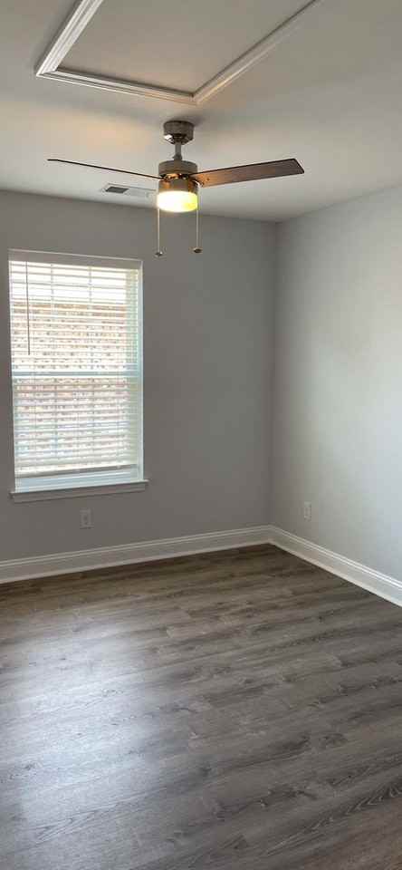 609 37th Avenue North #J - Photo 4 of 10