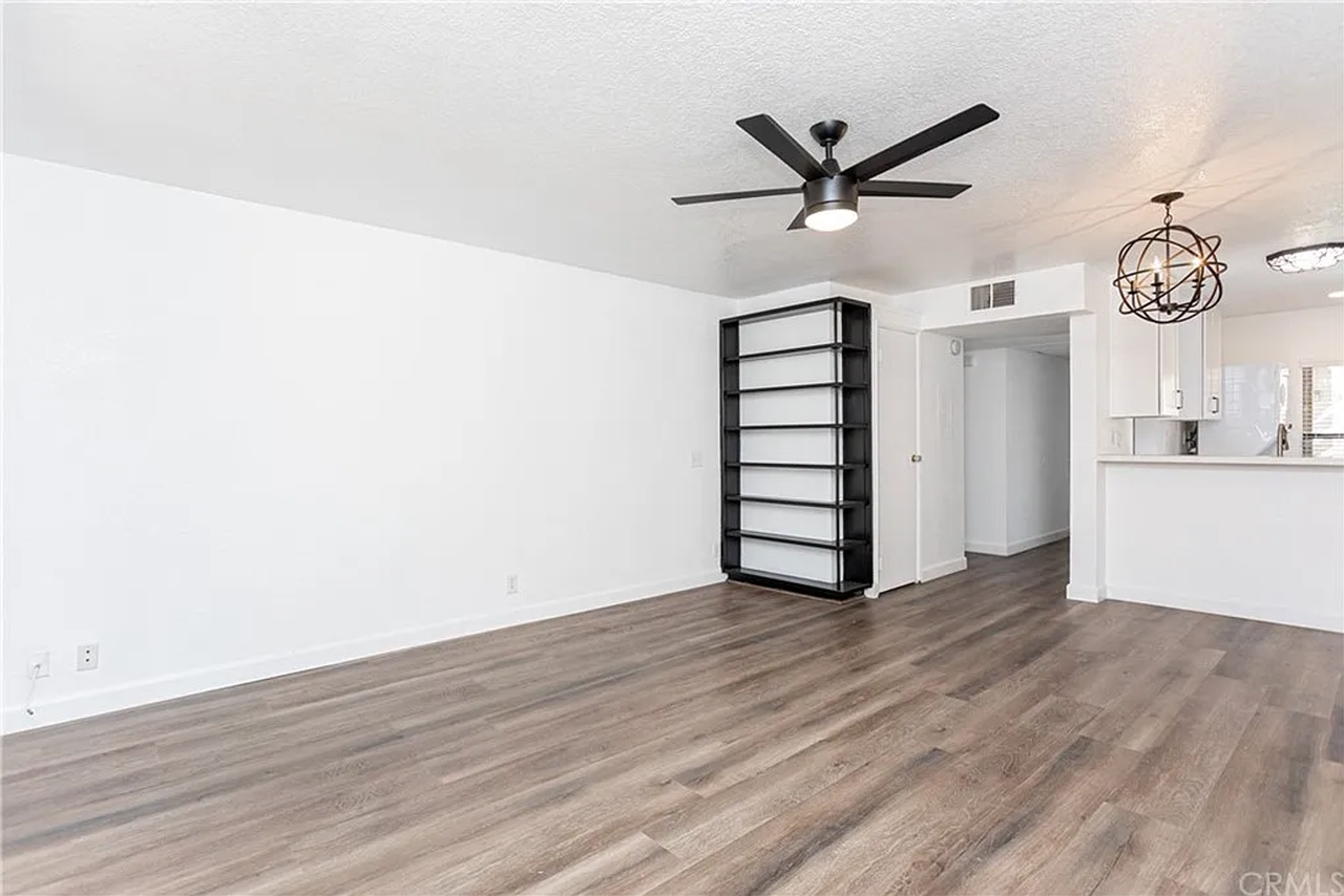 126 Lemon Grv - Photo 3 of 12
