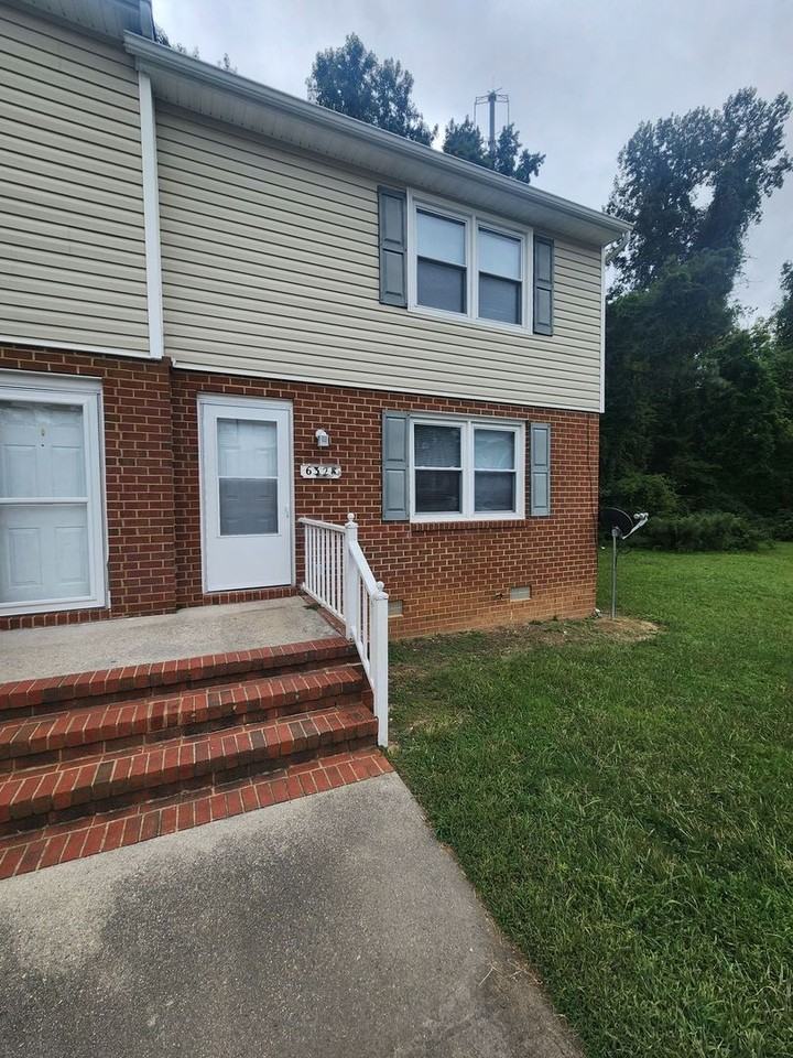 6328 Commons Ct - Photo 2 of 20