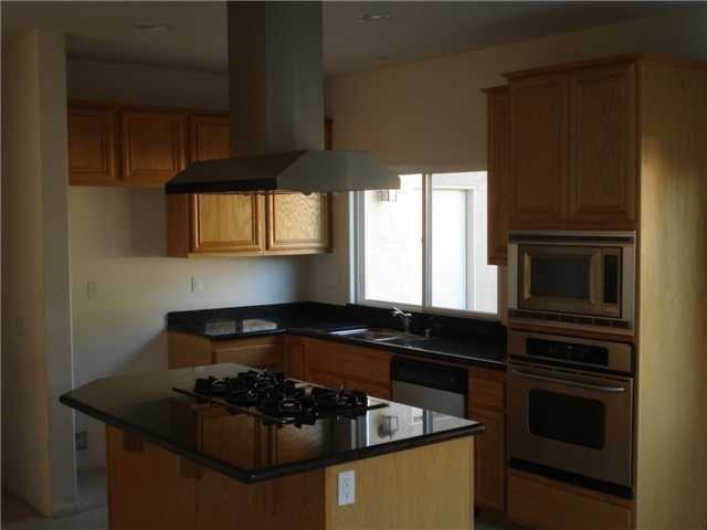 1920 Olivia Gln - Photo 2 of 8