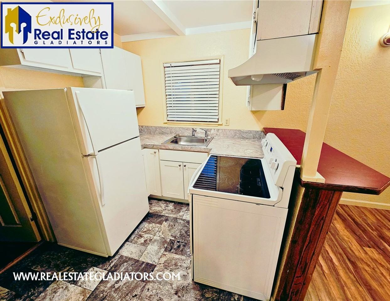 15528 - Lloyd Properties, LLC - Photo 3 of 7