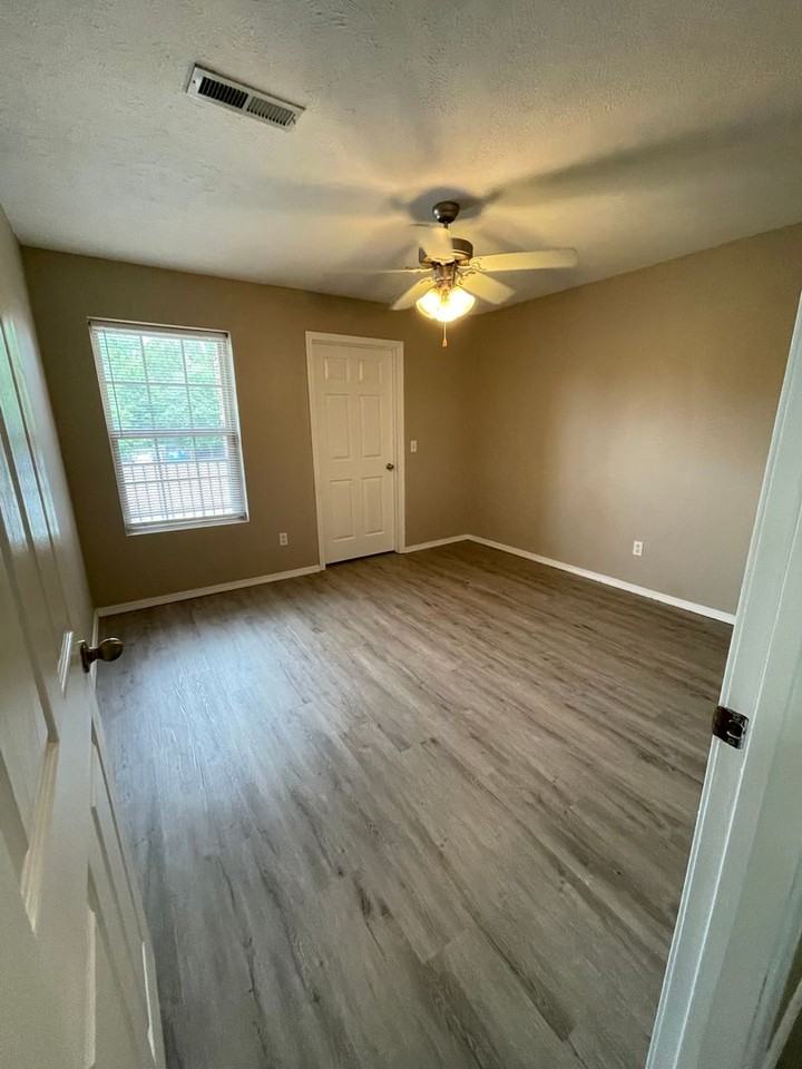 1040 S Clifton Ave #A - Photo 3 of 9