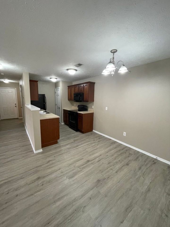 1040 S Clifton Ave #A - Photo 5 of 9