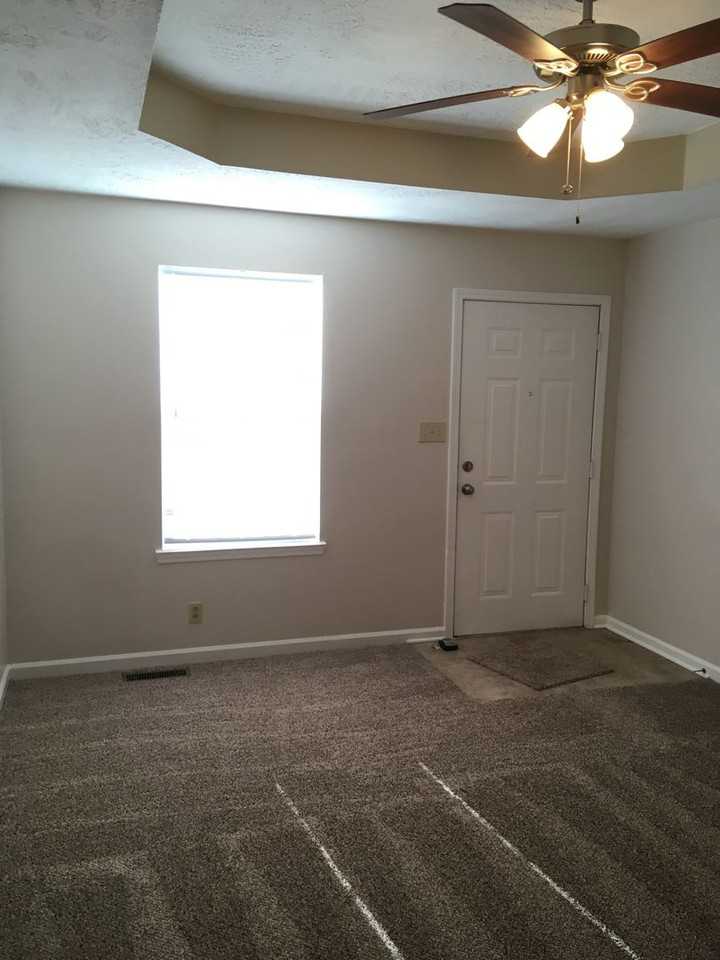 1026 Bush Ave - Photo 3 of 7