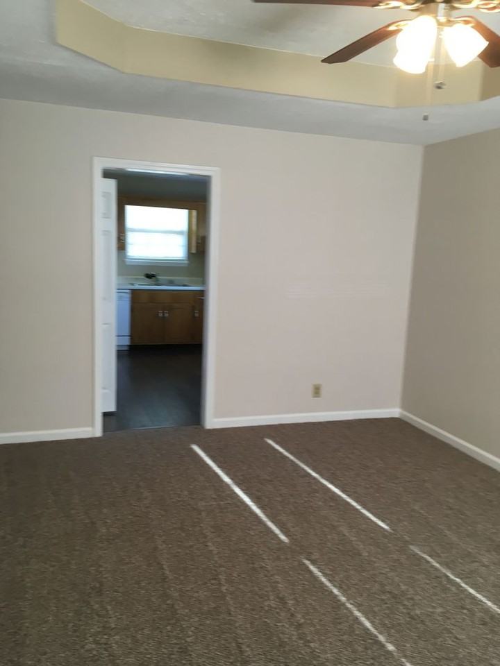 1026 Bush Ave - Photo 4 of 7