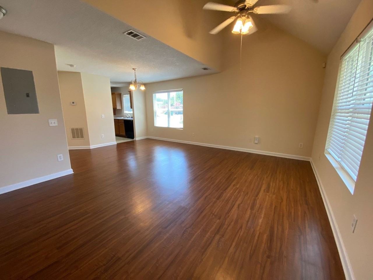 100 Bridgewater Cir - Photo 2 of 15