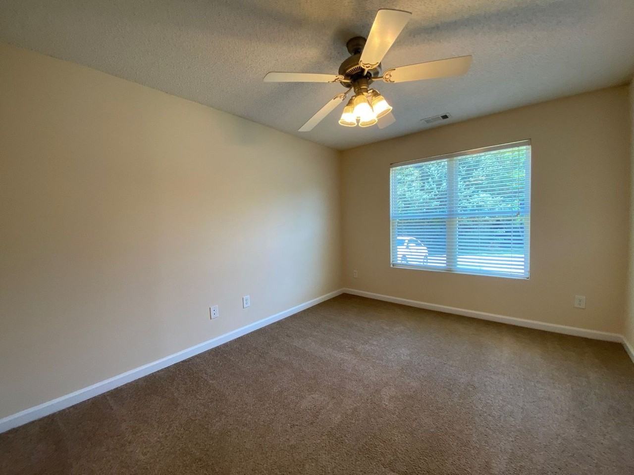 100 Bridgewater Cir - Photo 4 of 15