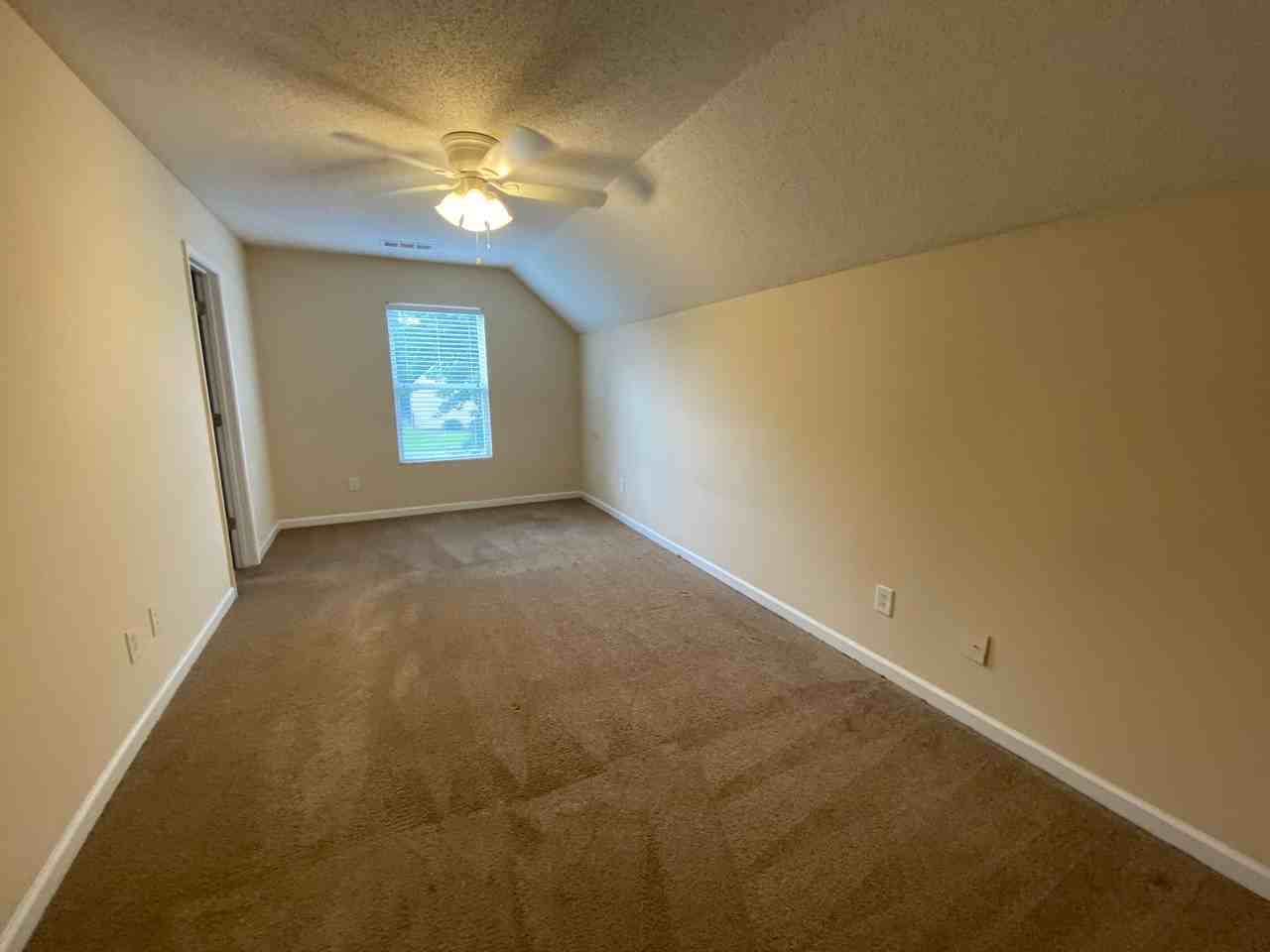 100 Bridgewater Cir - Photo 6 of 15