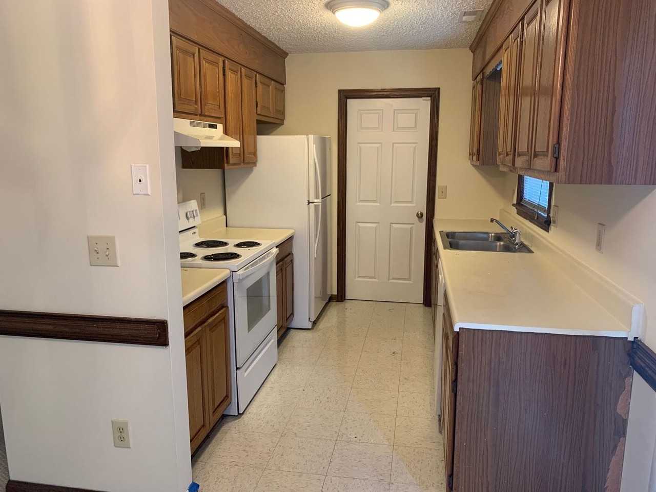 212 Melonie Dr - Photo 3 of 14