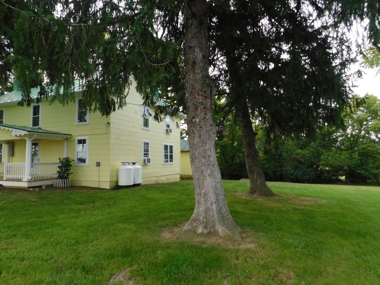 818 Farnley Ln - Photo 3 of 34