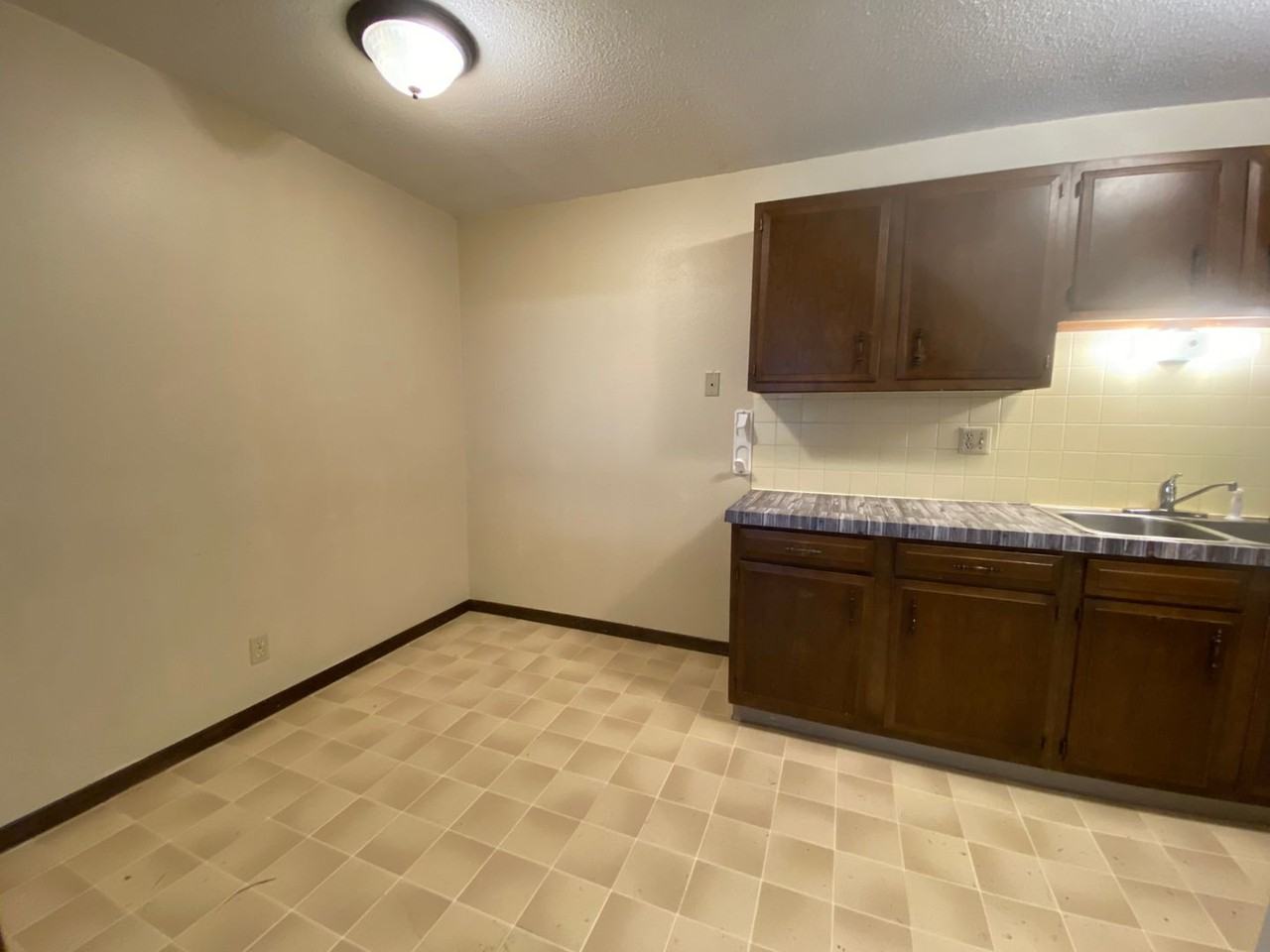 812 N 7th Street - Photo 3 of 6