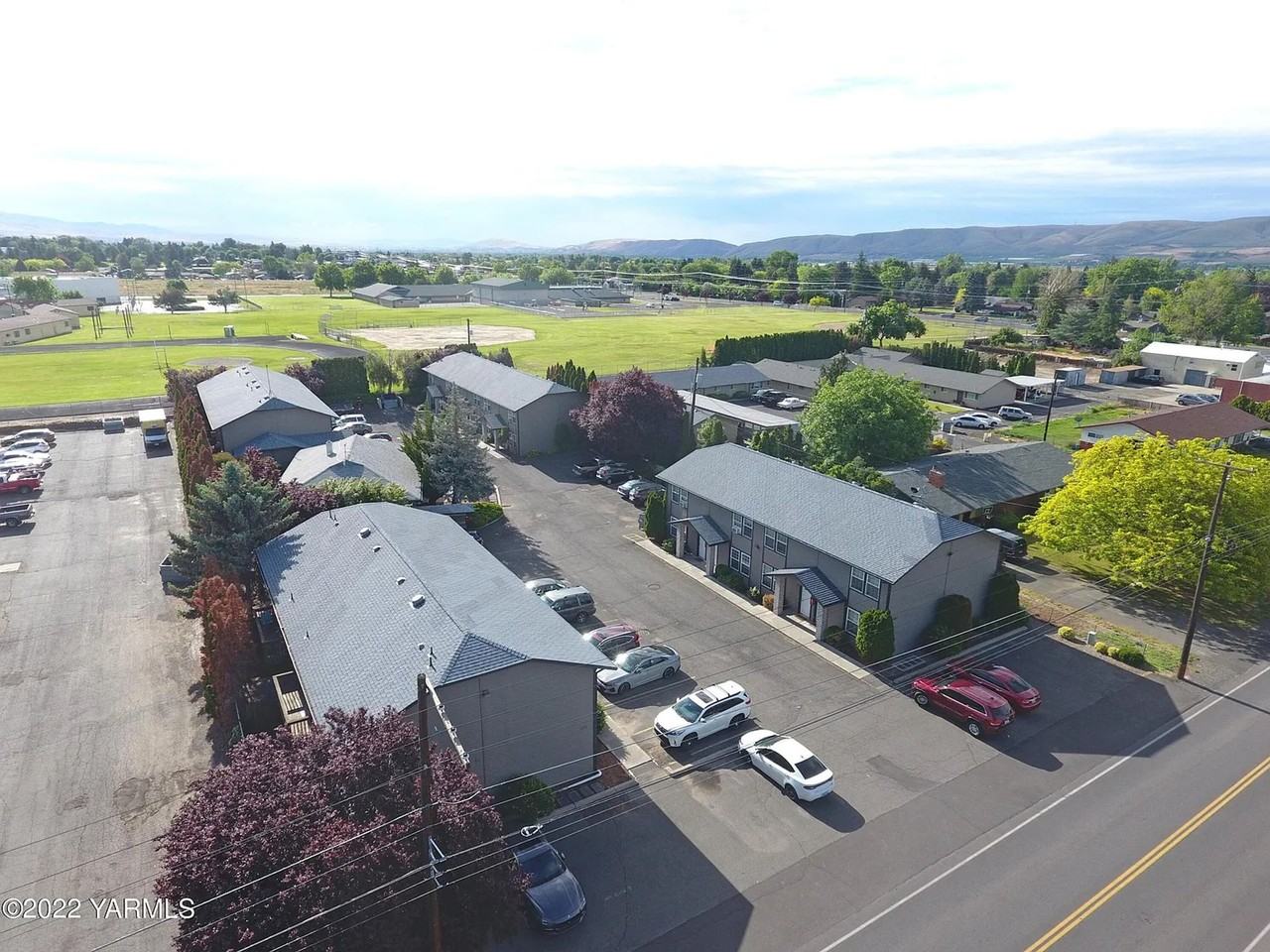 The 48th St Apartments - Photo 5 of 7