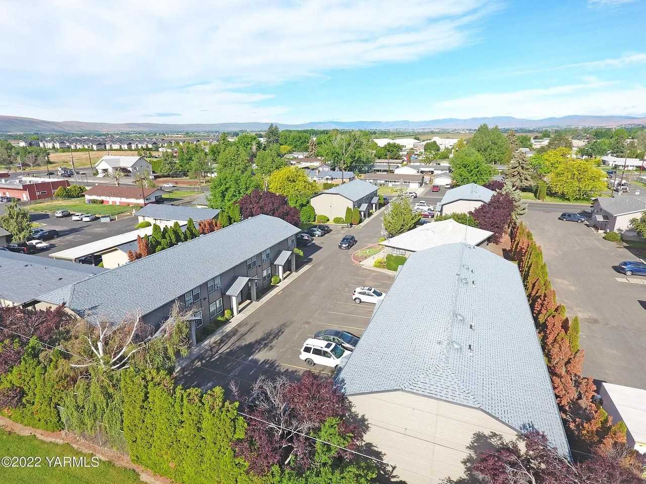 The 48th St Apartments - Photo 7 of 7