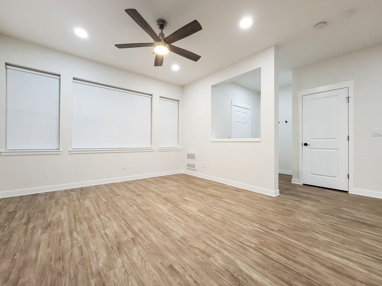 2468 Ne Park Dr - Photo 3 of 28